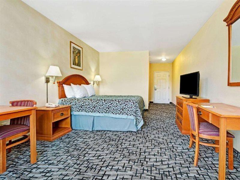 Lodge Econo - Danbury *