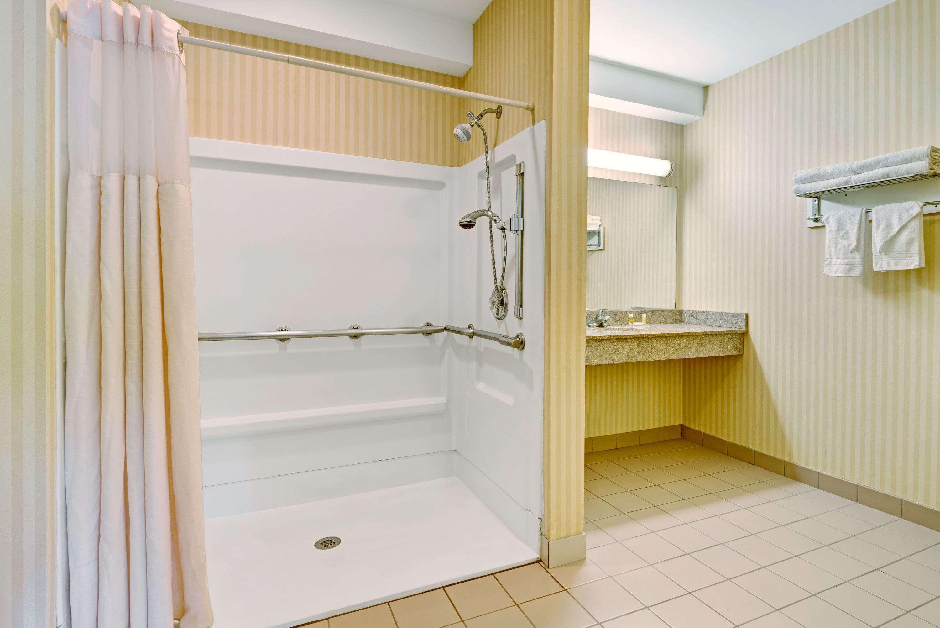 Econo - Danbury Lodge Bethel