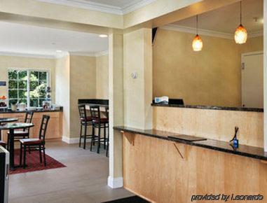 Lodge Econo - Danbury *