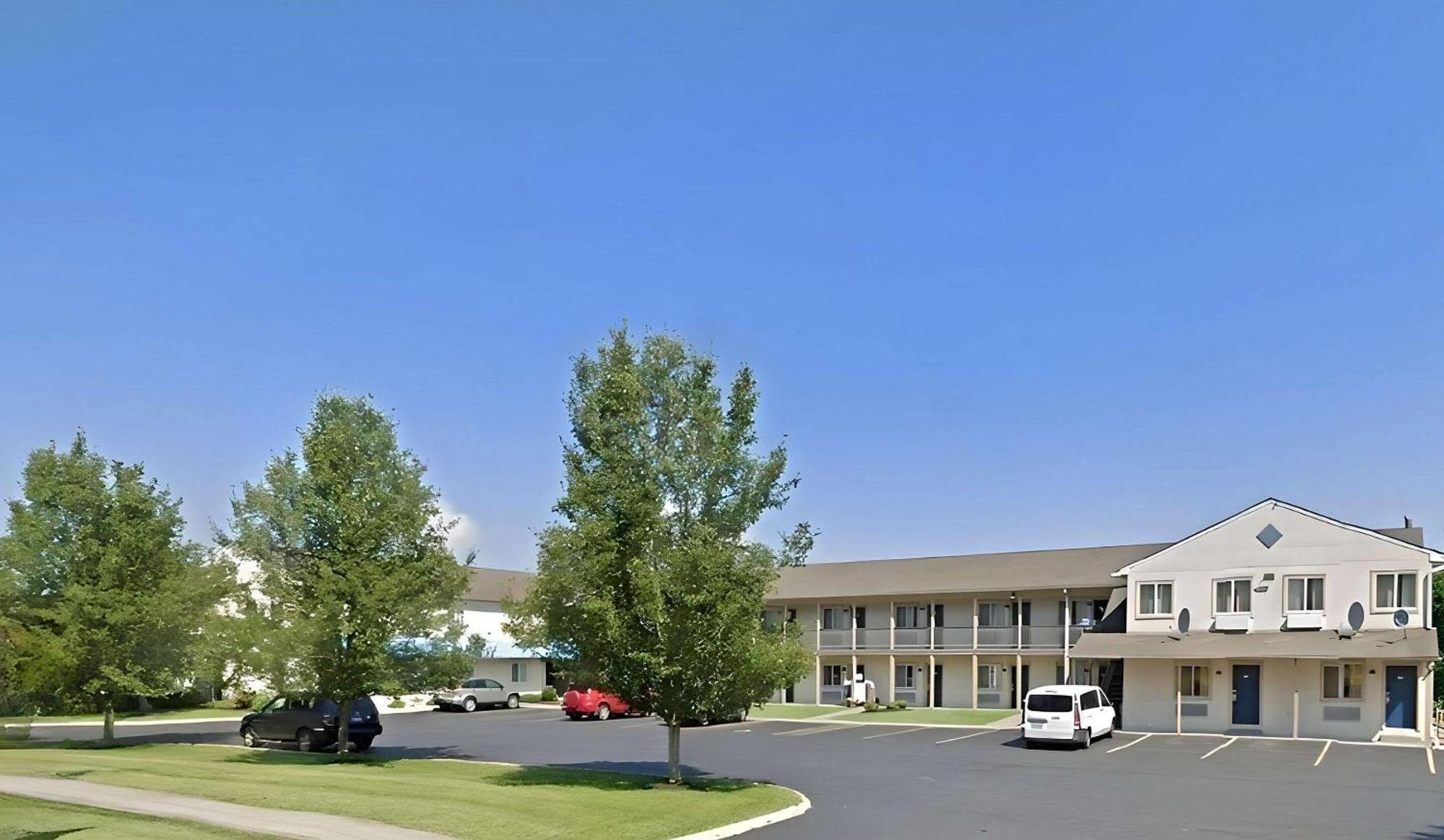 Econo - Danbury Lodge Bethel