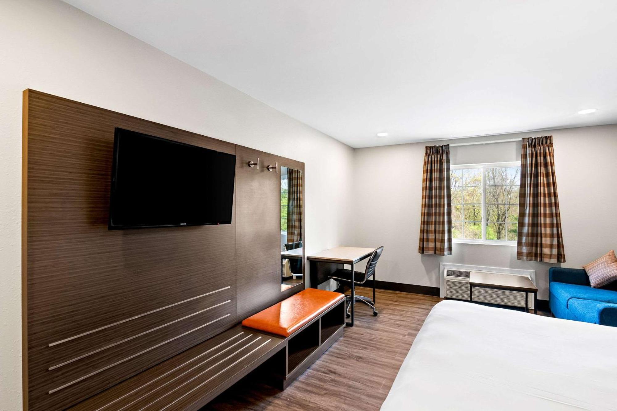 Econo - Danbury Lodge Bethel