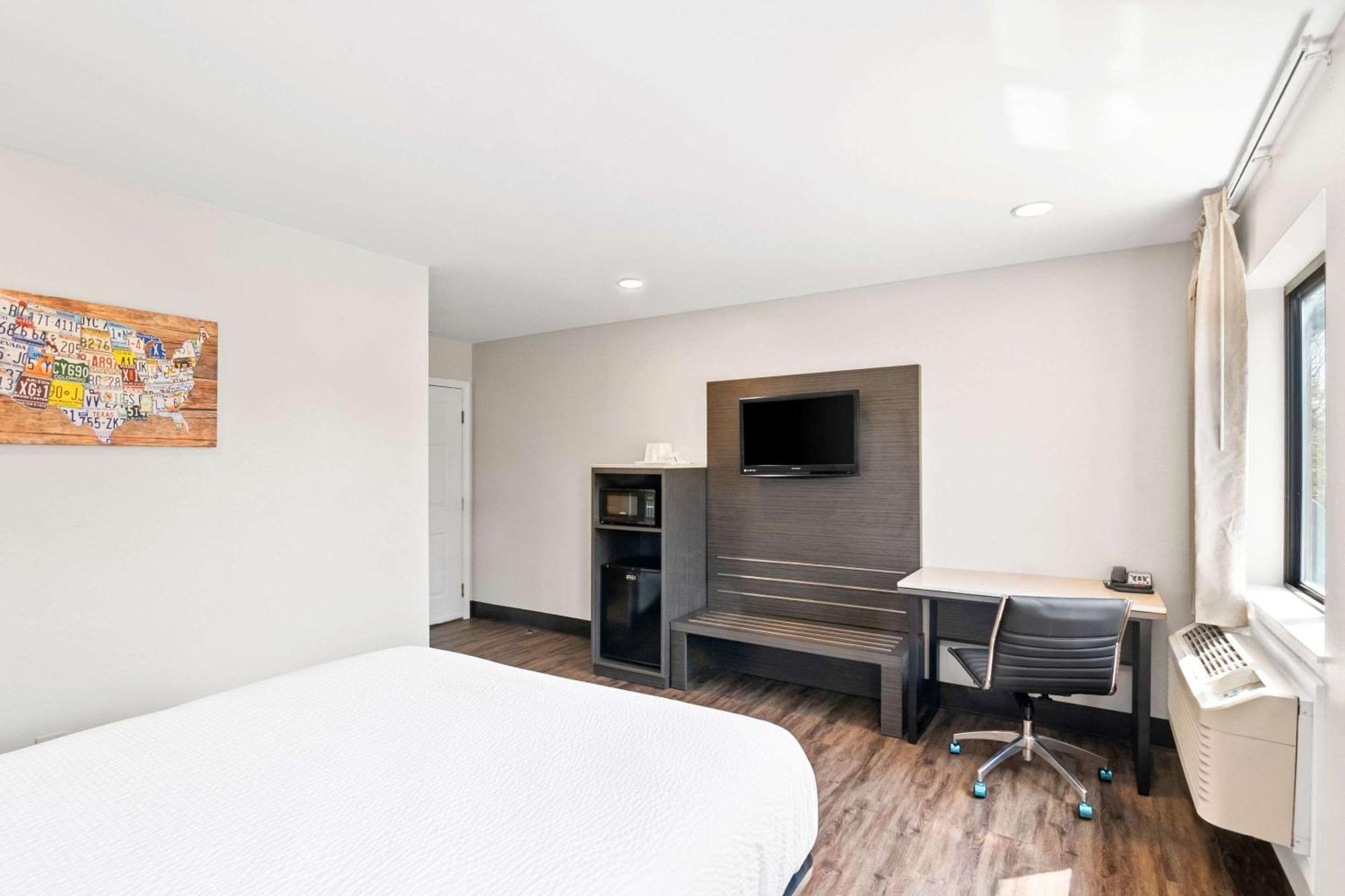 Econo - Danbury Lodge Bethel