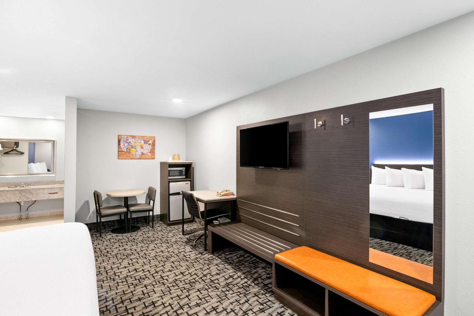 Econo - Danbury Lodge *