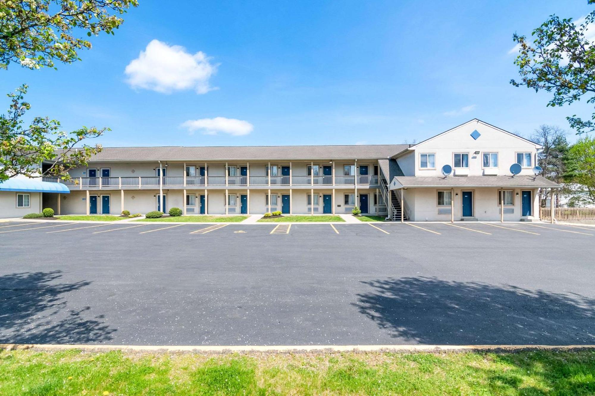 Econo - Danbury * Bethel