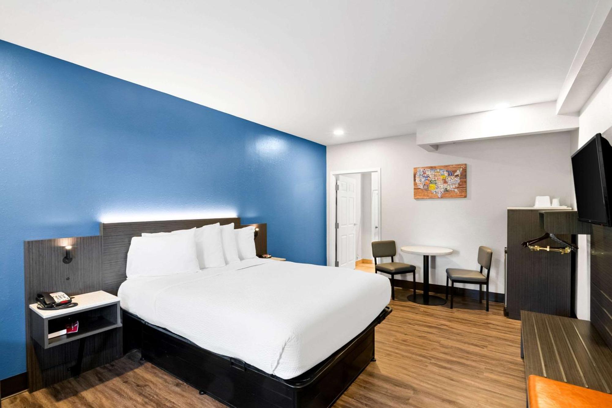 Econo - Danbury Lodge