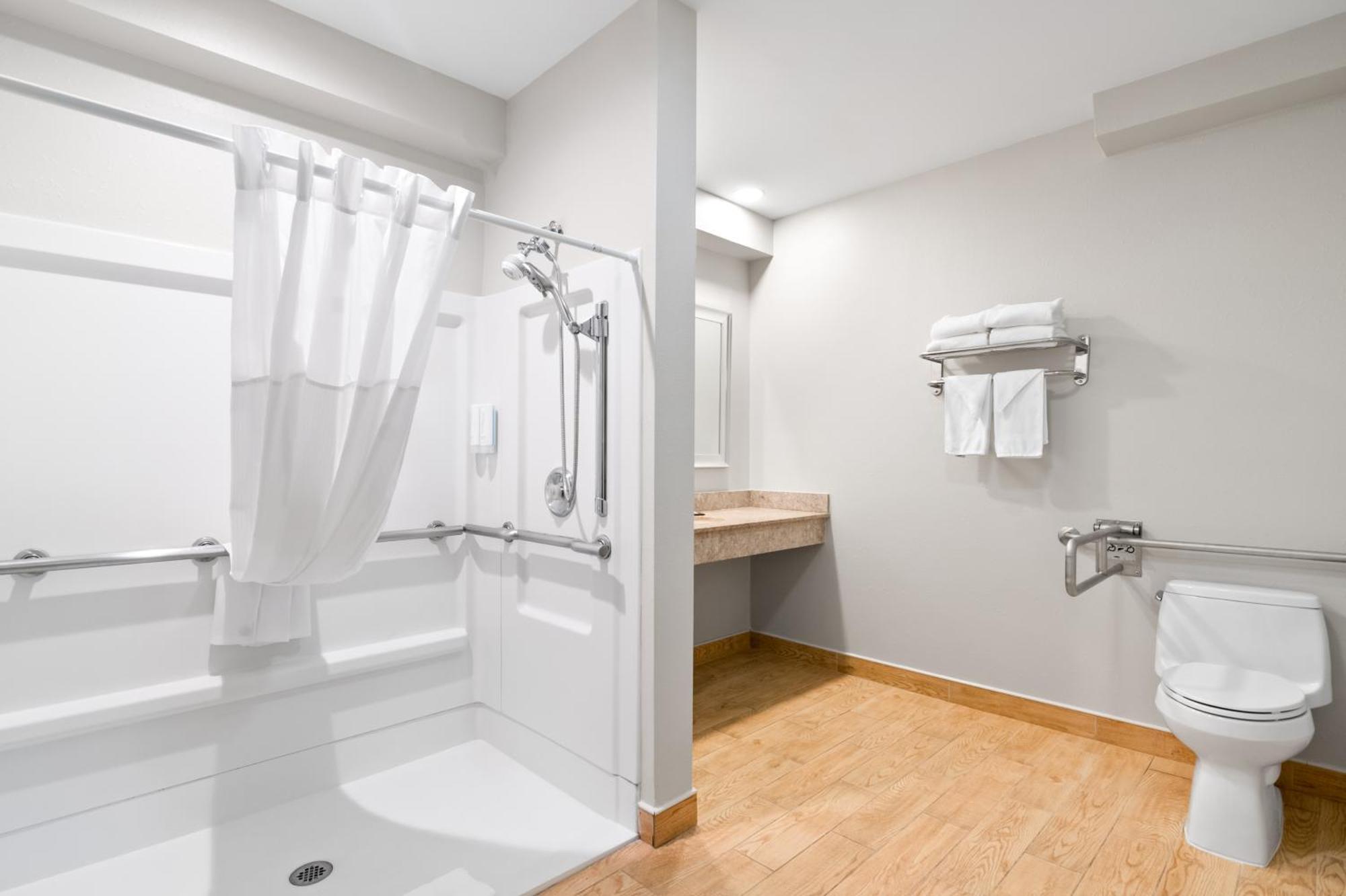 Lodge Econo - Danbury *