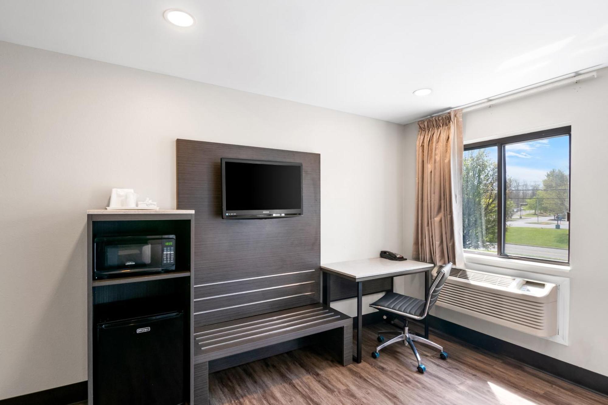 Econo - Danbury Lodge Bethel