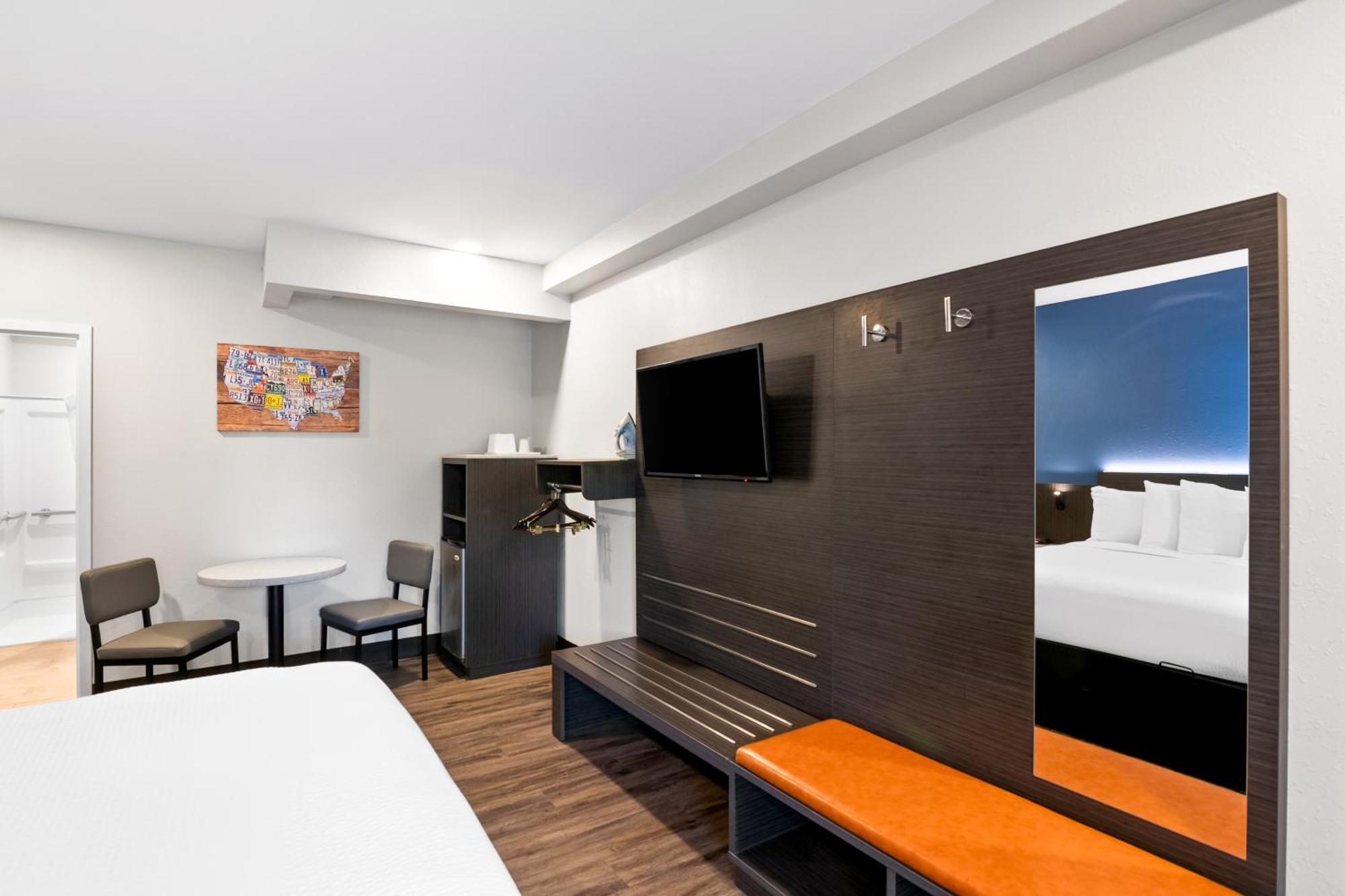 Lodge Econo - Danbury