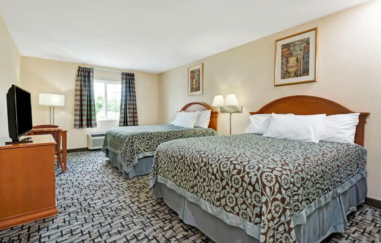 Econo - Danbury Lodge Bethel